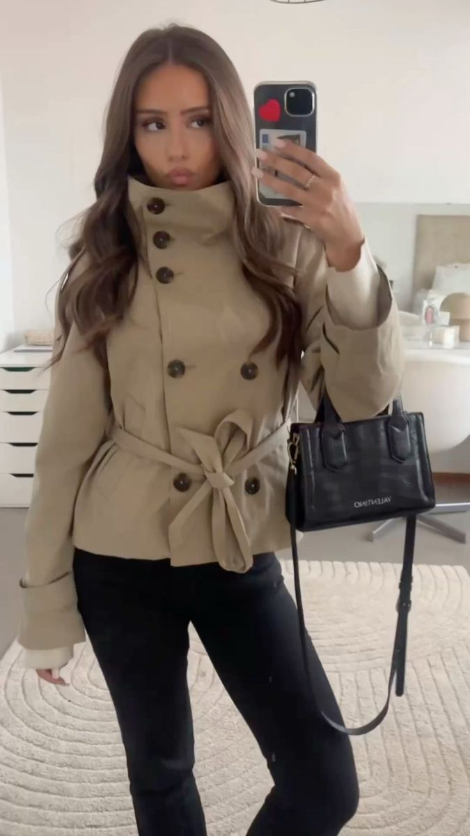 Mara cropped trench coat in ivory | SOKYND