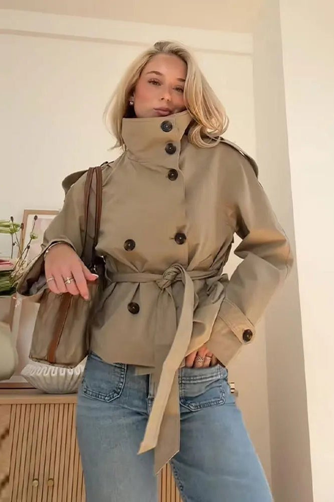 Mara cropped trench coat in khaki | SOKYND