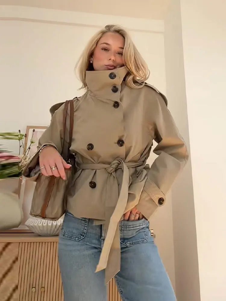 Mara cropped trench coat in khaki | SOKYND
