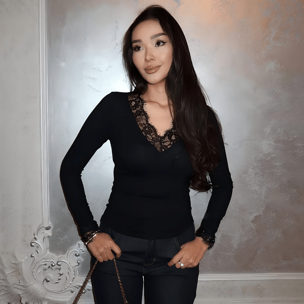 SOKYND Jade Lace V-Neck Slim-Fit Top in Black